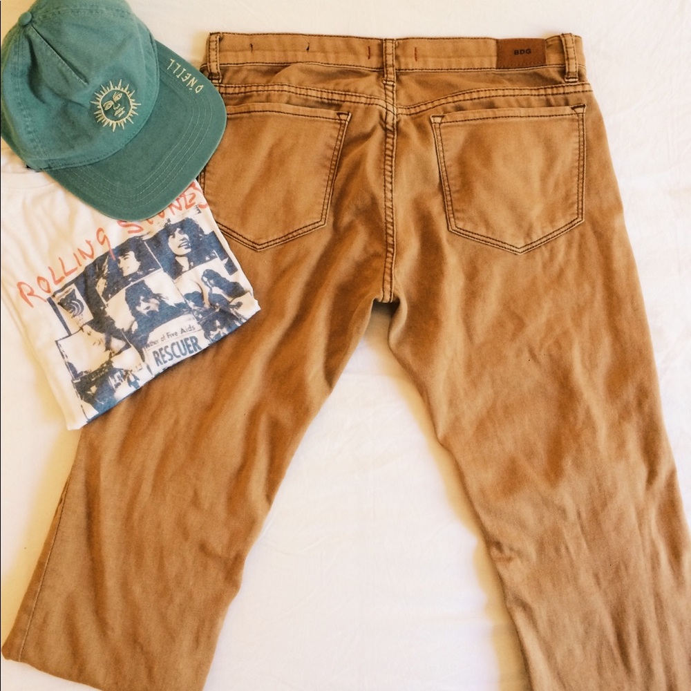 BDG mid rise cigarette ankle jeans.